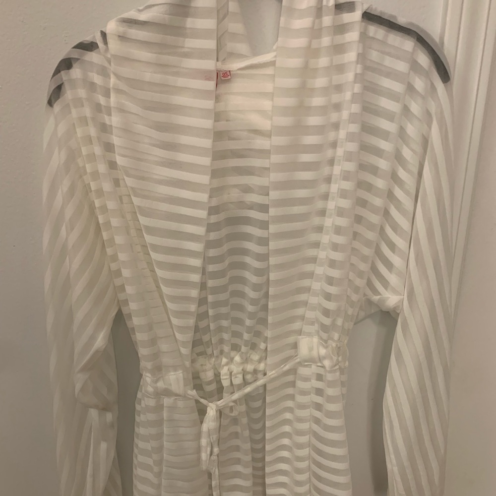 The Wow Now - Cover Up with Tie and Hood - 0/S - White